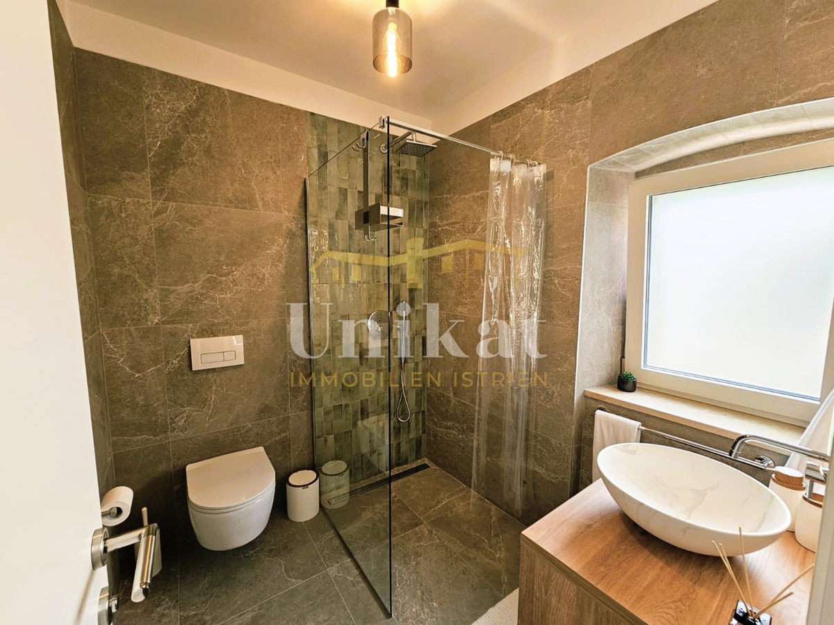 Casa in pietra ristrutturata con piscina e casetta benessere